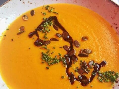 Kürbissuppe Gelb Teller Demo