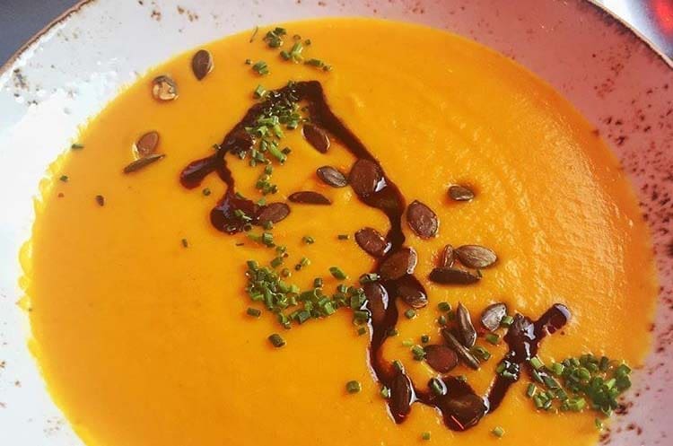 Kürbissuppe Gelb Teller Demo